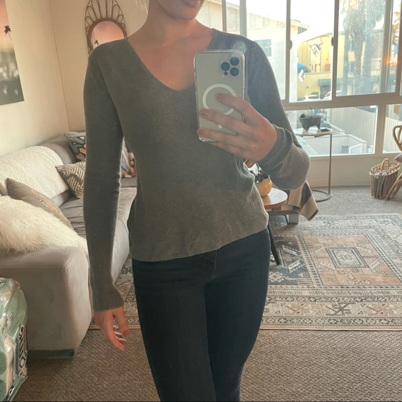 A.L.C. ‘Ty’ Gray Cutout Sweater - Picture 9 of 11